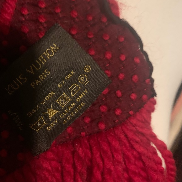 Authentic - Louis Vuitton logomania scarf . Ruby red - Picture 9 of 10